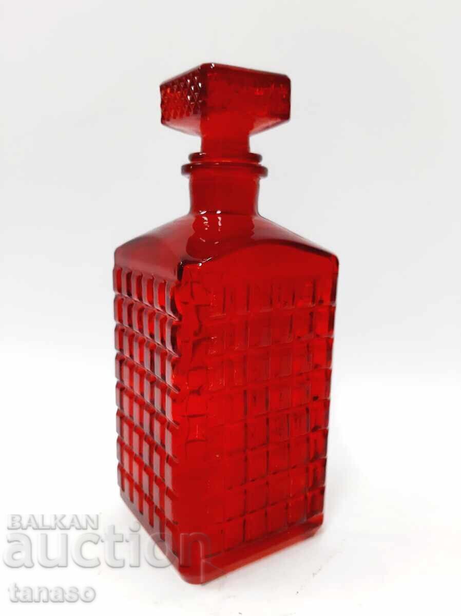 Carafă din sticlă presată roșie, decantor Carafă din sticlă presată roșie, decantor