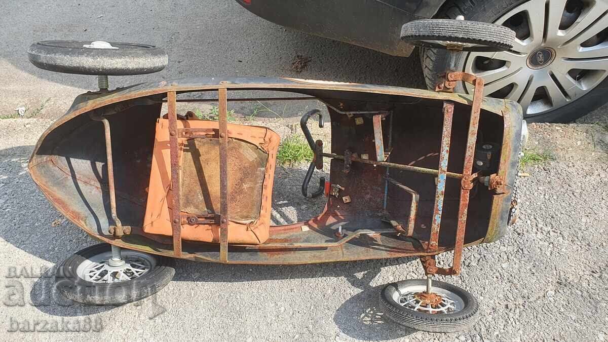Delivery of Vintage pedal car Bolid
