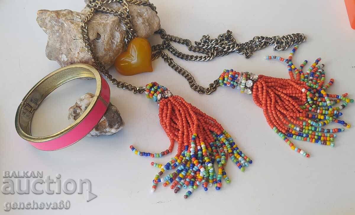 Vintage κολιέ με χάντρες και φούντες και βραχιόλι Vintage κολιέ με χάντρες και φούντες και βραχιόλι