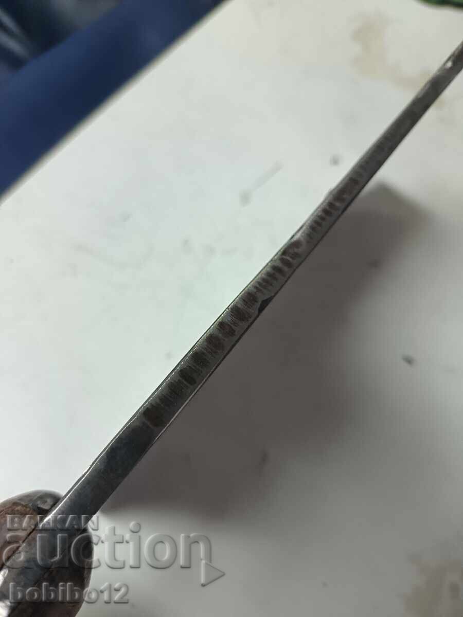 Satâr vechi, fier forjat cu preț € 20.00 | 39.12 BGN