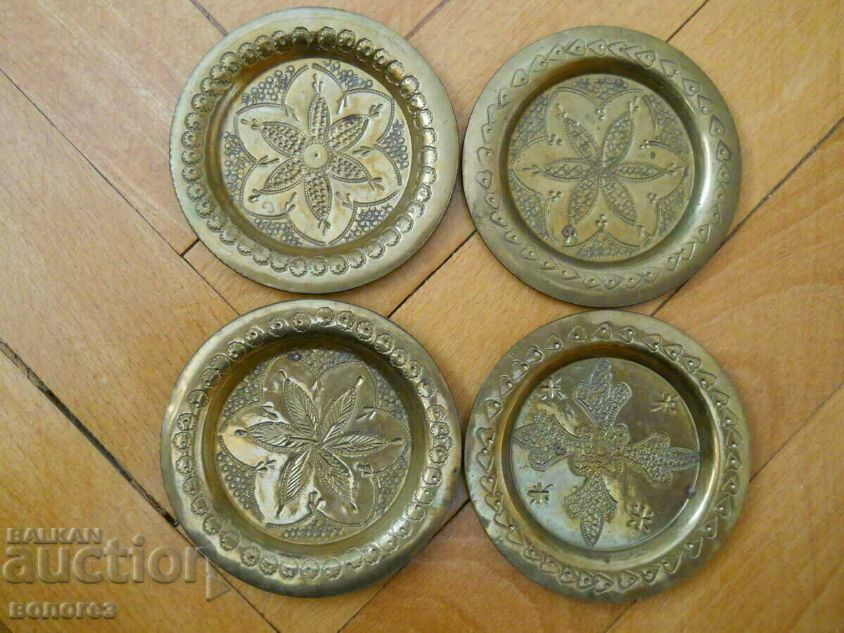 Farfurii (suporturi pentru pahare) din bronz gravate manual Maroc Farfurii (suporturi pentru pahare) din bronz gravate manual Maroc