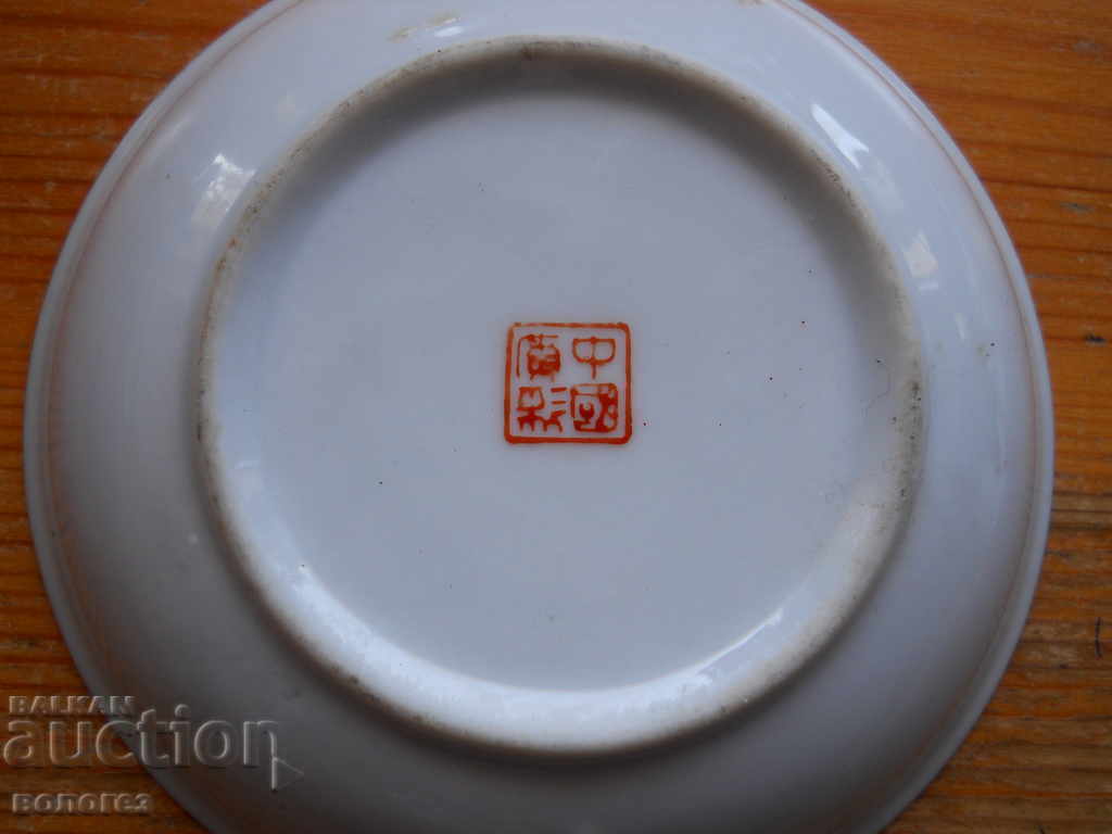 Farfurie veche din porțelan "Medalion roz" - China cu preț € 25.60 | 50.07 BGN