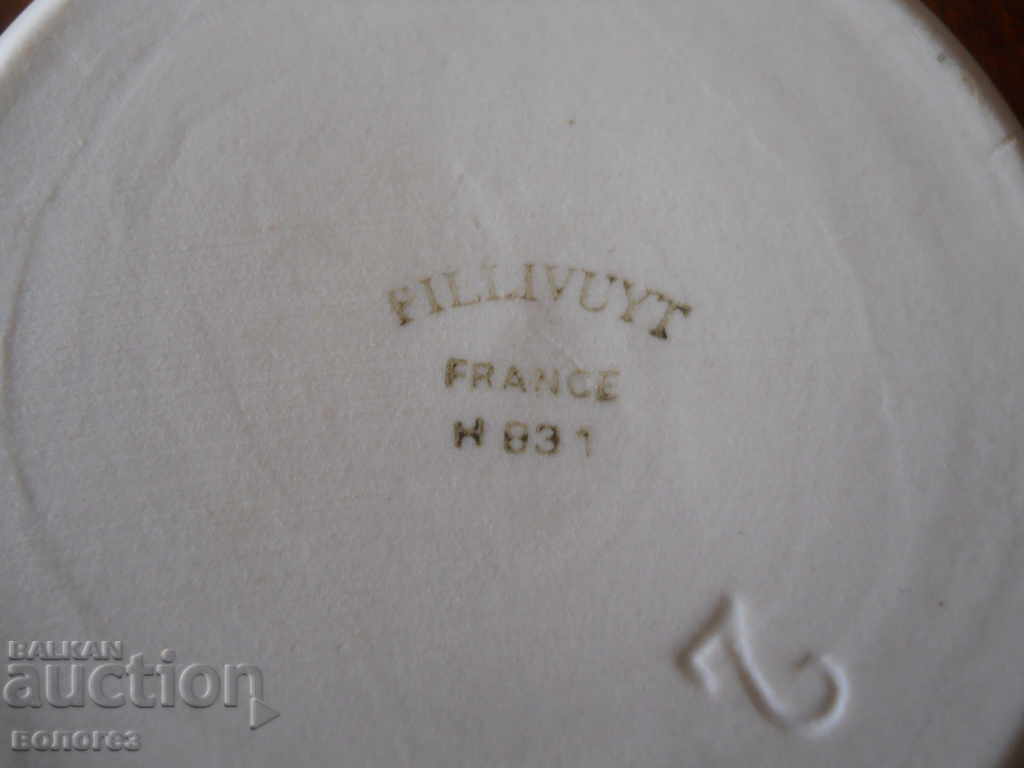 Delivery of Porcelain bowl with handle "Pillivuyt" - France