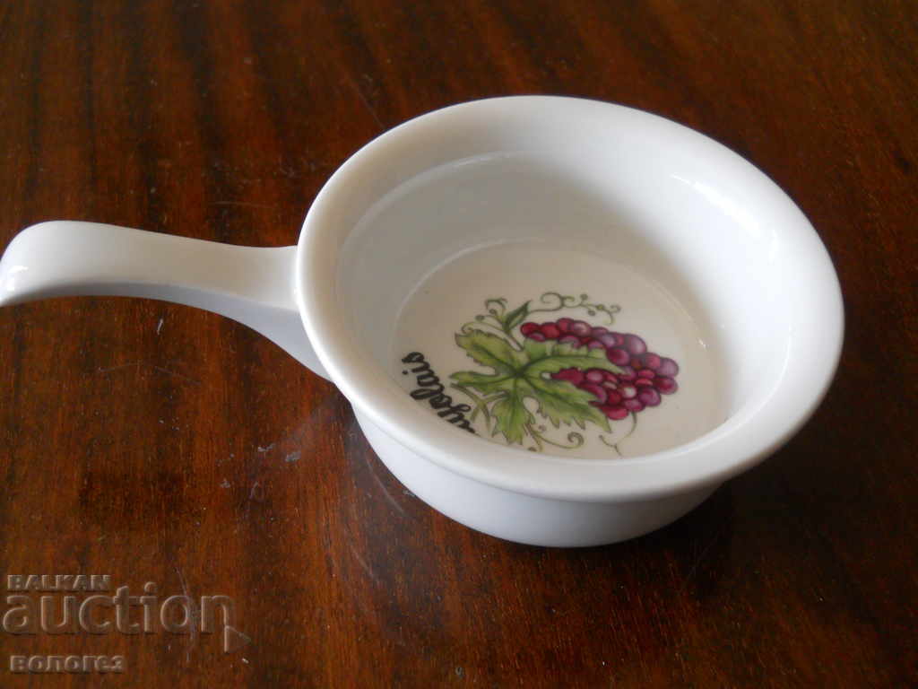 Porcelain bowl with handle "Pillivuyt" - France