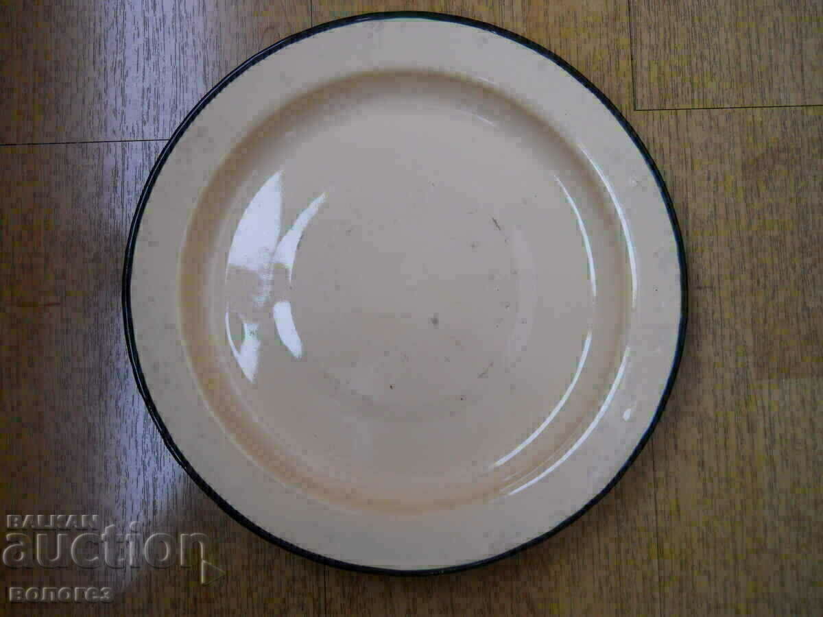 Enameled cake pan with price € 5.20 | 10.17 BGN Enameled cake pan with price € 5.20 | 10.17 BGN
