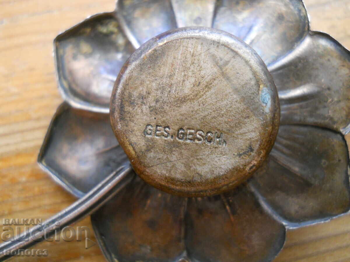 Auction  Antique silver salt cellar in the shape of a flower - Germany