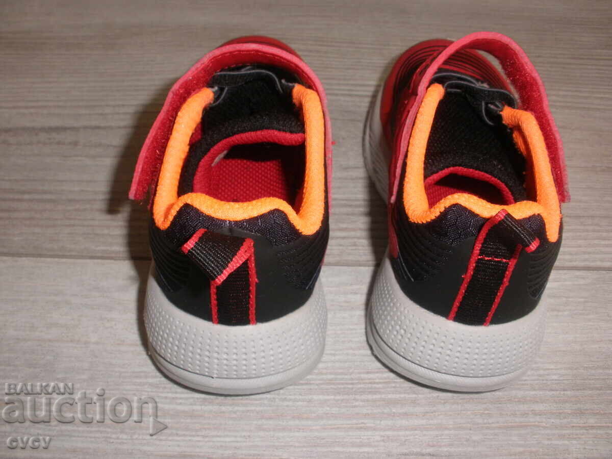 Маратонки-Skechers-червени-номер 23 с цена € 3.00 | 5.87 лв. Маратонки-Skechers-червени-номер 23 с цена € 3.00 | 5.87 лв.