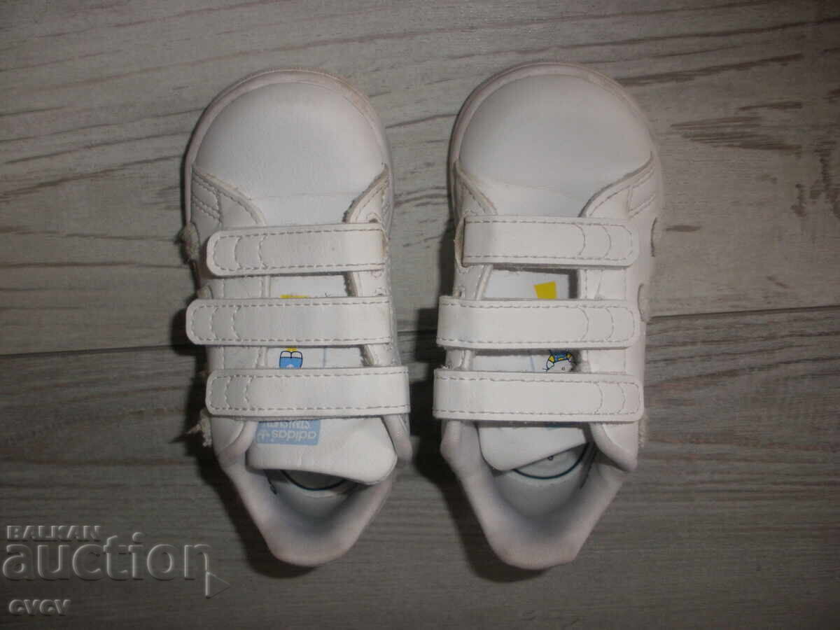 Παράδοση Αθλητικά παπούτσια Adidas - νούμερο 23 - λευκά