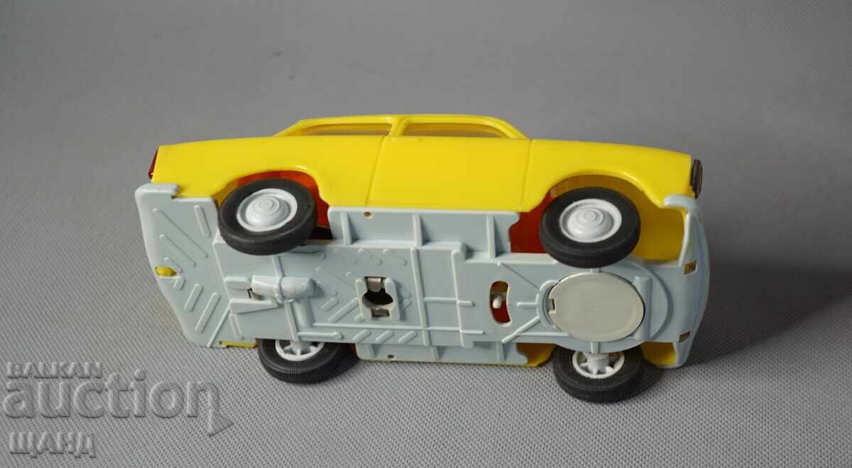 TRABANT 601 Старa Немска пластмасовa играчкa модел кола - 7