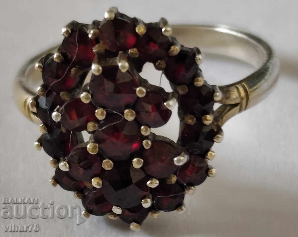 WOMEN'S SILVER RING WITH GARNET with price € 149.99 | 293.36 BGN