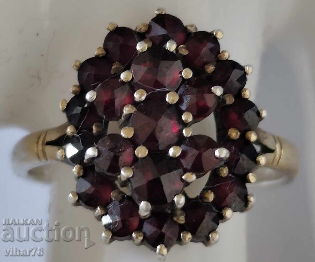 WOMEN'S SILVER RING WITH GARNET