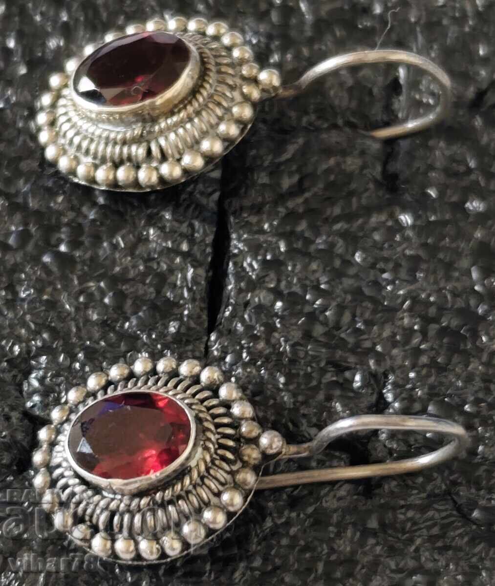 Ασημένια σκουλαρίκια με γρανάτες με τιμή € 79.99 | 156.45 BGN Ασημένια σκουλαρίκια με γρανάτες με τιμή € 79.99 | 156.45 BGN