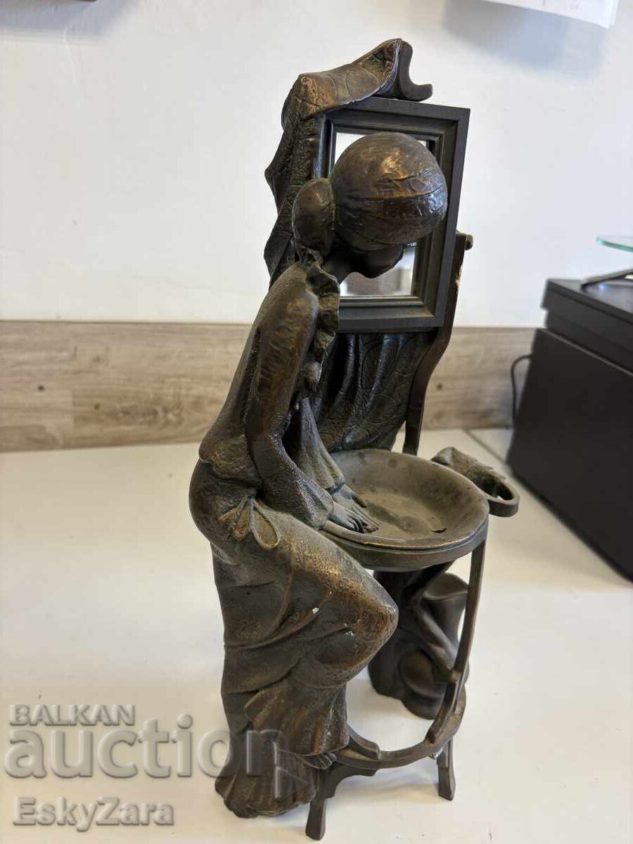 Licitație statuetă decorativă antică