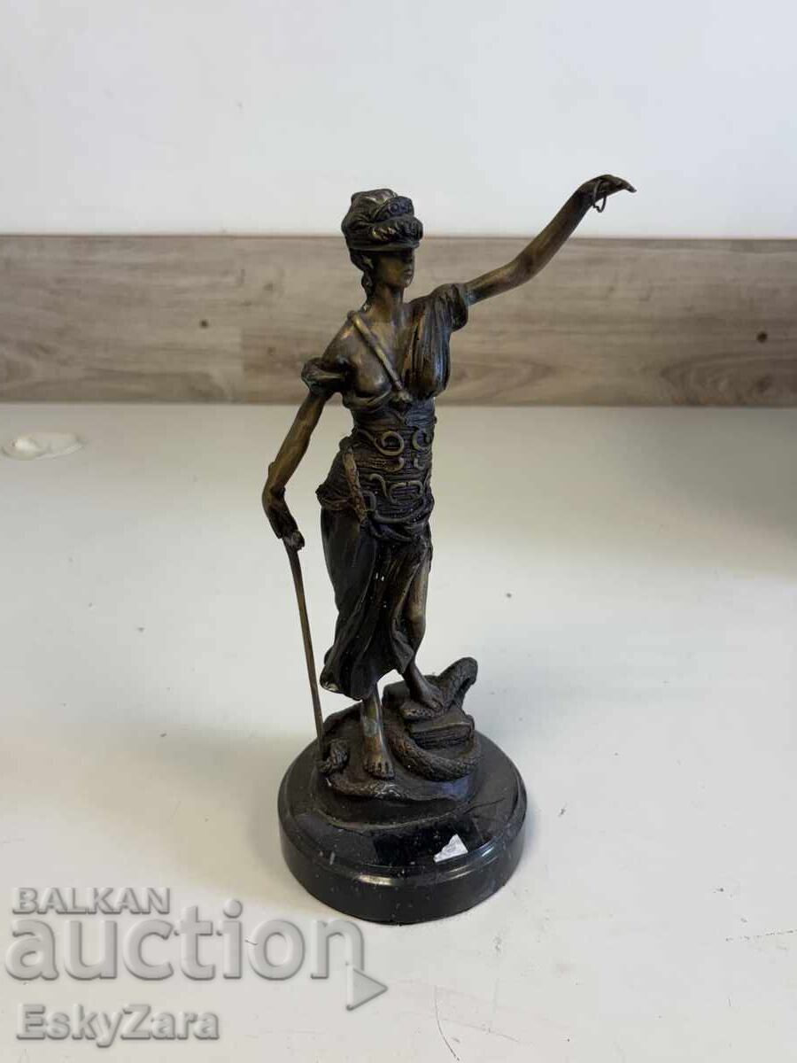 statuetă clasică a lui Themis cu preț € 40.00 | 78.23 BGN statuetă clasică a lui Themis cu preț € 40.00 | 78.23 BGN