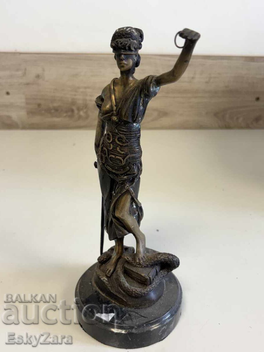 Livrarea statuetă clasică a lui Themis Livrarea statuetă clasică a lui Themis