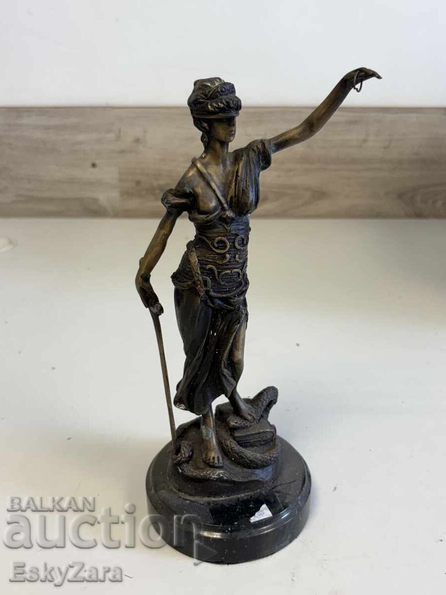 statuetă clasică a lui Themis statuetă clasică a lui Themis