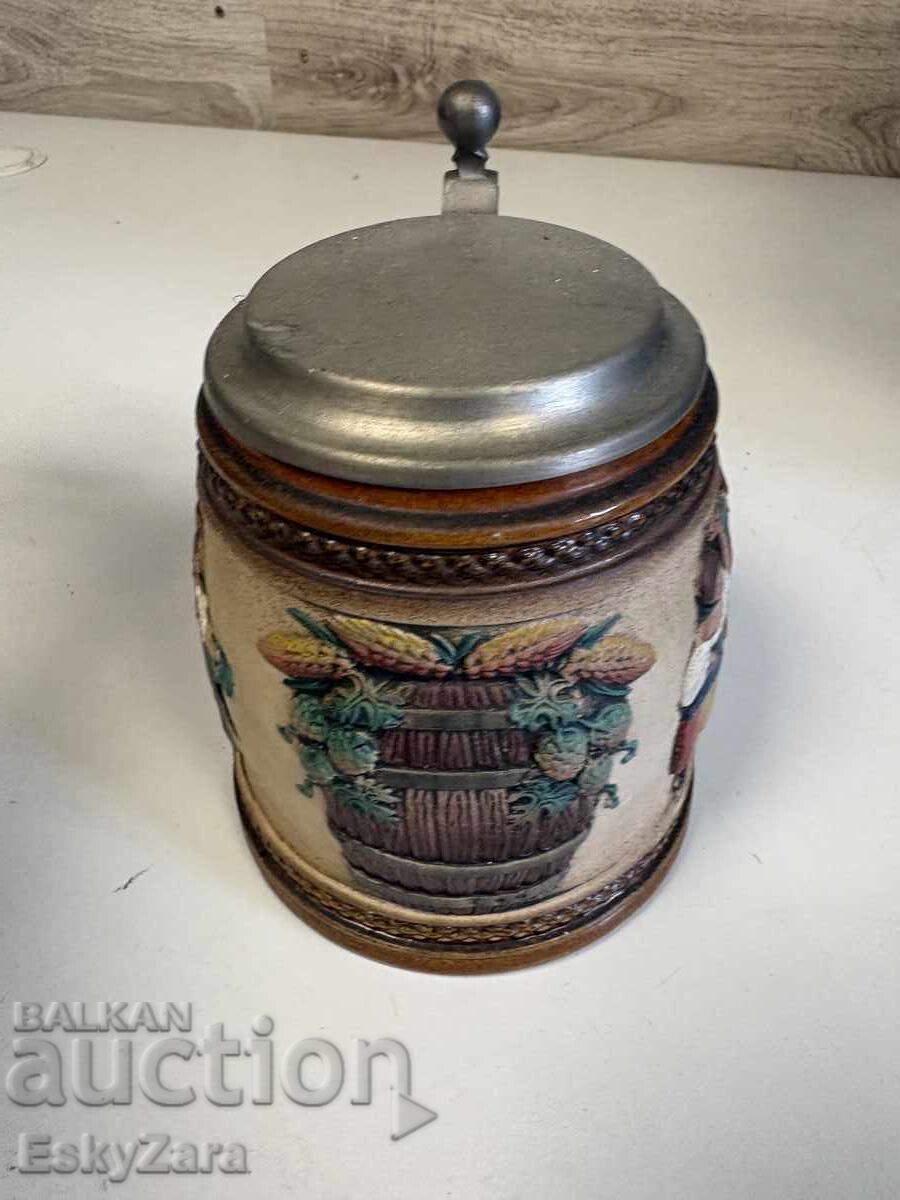 Cană tradițională germană din ceramică cu capac cu preț € 30.00 | 58.68 BGN Cană tradițională germană din ceramică cu capac cu preț € 30.00 | 58.68 BGN