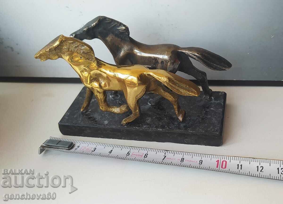 Licitație Sculptură din bronz „Cai sălbatici” - de autor