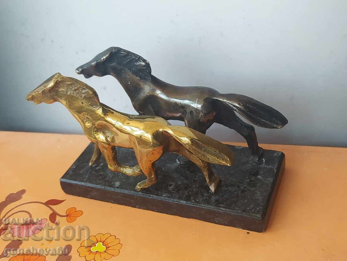 Sculptură din bronz „Cai sălbatici” - de autor