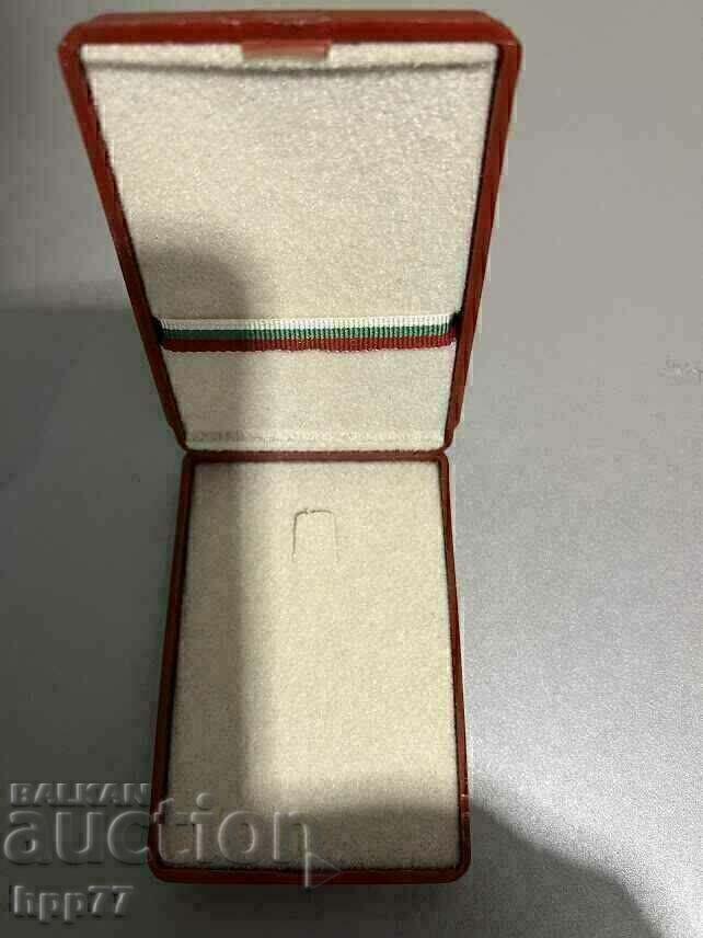 Cutie rară de lux bulgară pentru comenzi și medalii cu preț € 2.50 | 4.89 BGN