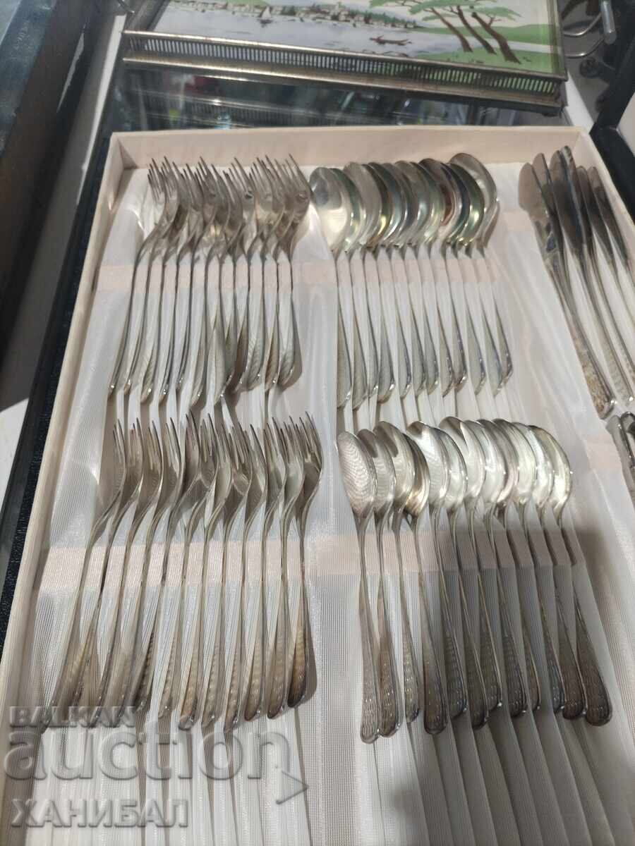 SILVER-PLATED CUTLERY SET PERLA
