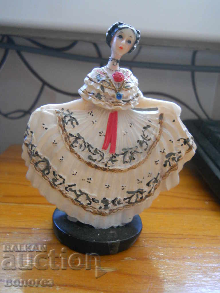 Statuetă femeie îmbrăcată în costum național - Panama