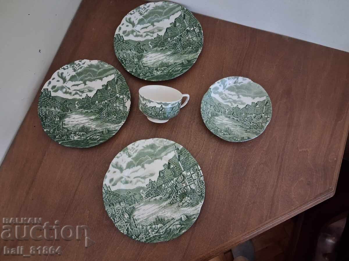 Serviciu de porțelan Johnson Bros "Olde English Countryside" Serviciu de porțelan Johnson Bros "Olde English Countryside"