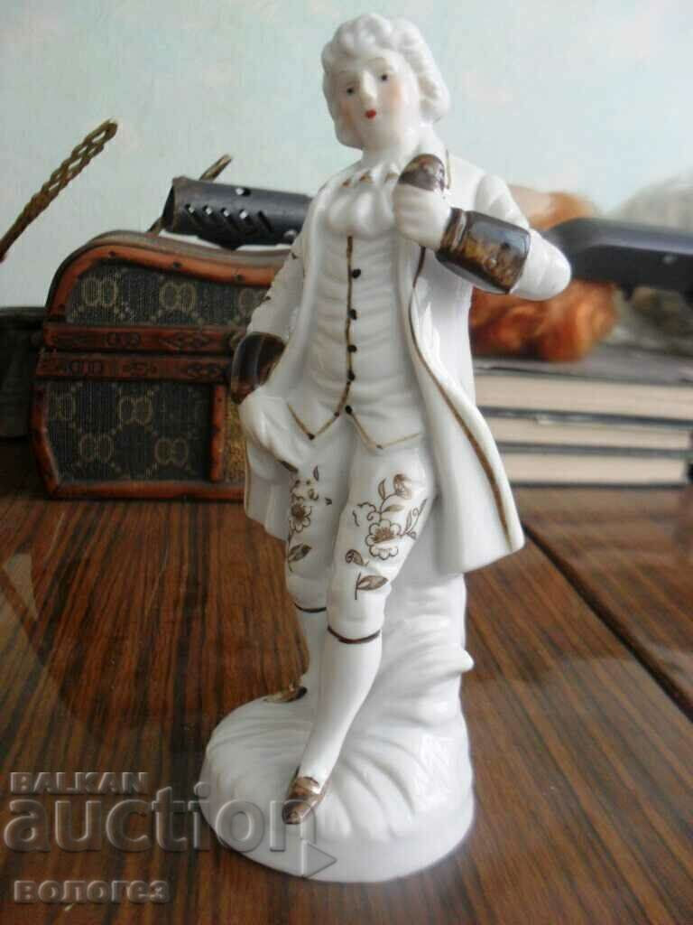 Auction  Porcelain figurine