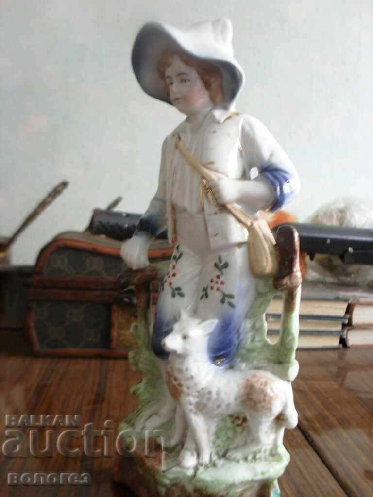 Auction  Porcelain figurine