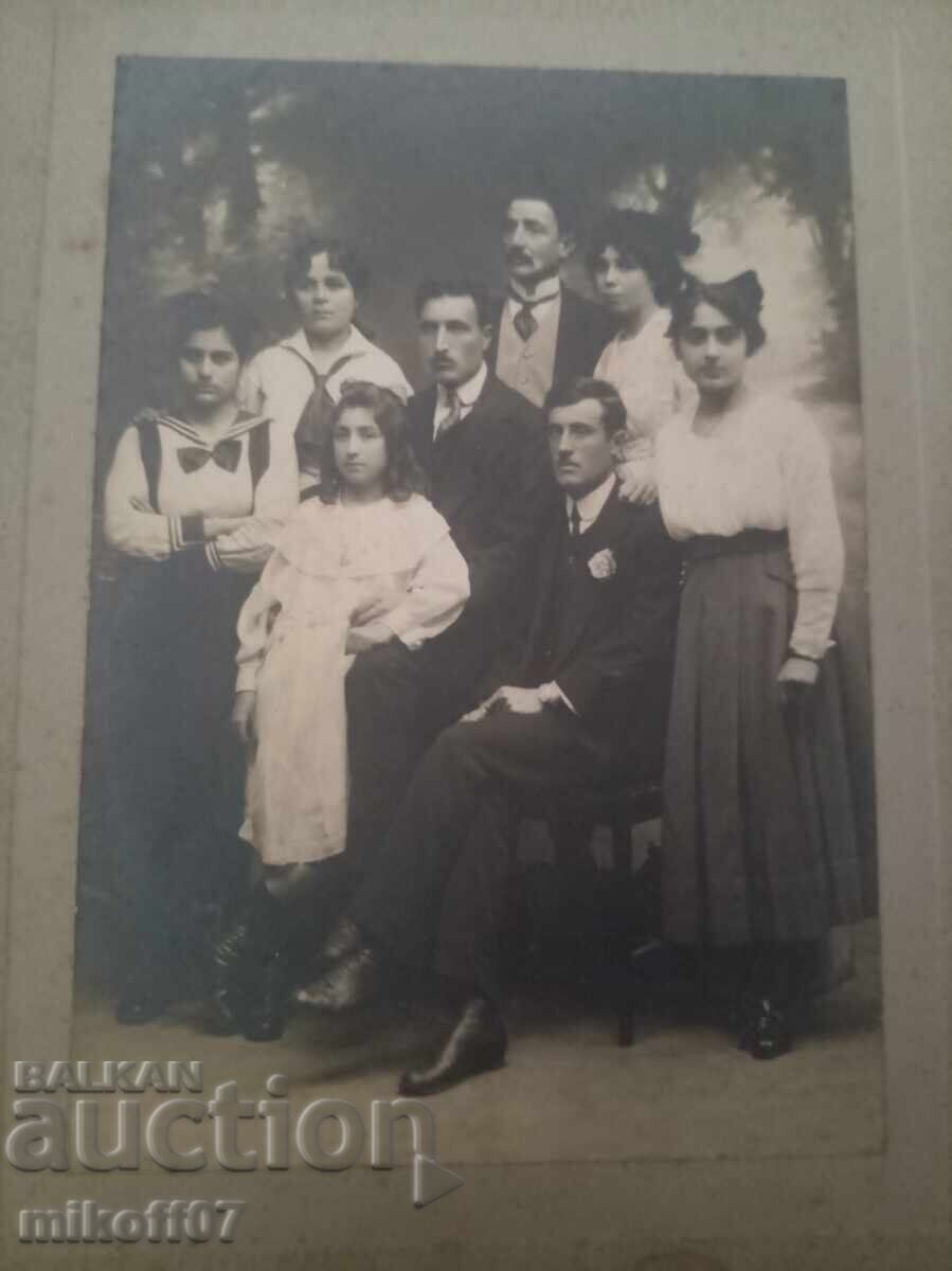 Φωτογραφία φωτογραφίας από χαρτόνι με τιμή € 10.00 | 19.56 BGN Φωτογραφία φωτογραφίας από χαρτόνι με τιμή € 10.00 | 19.56 BGN