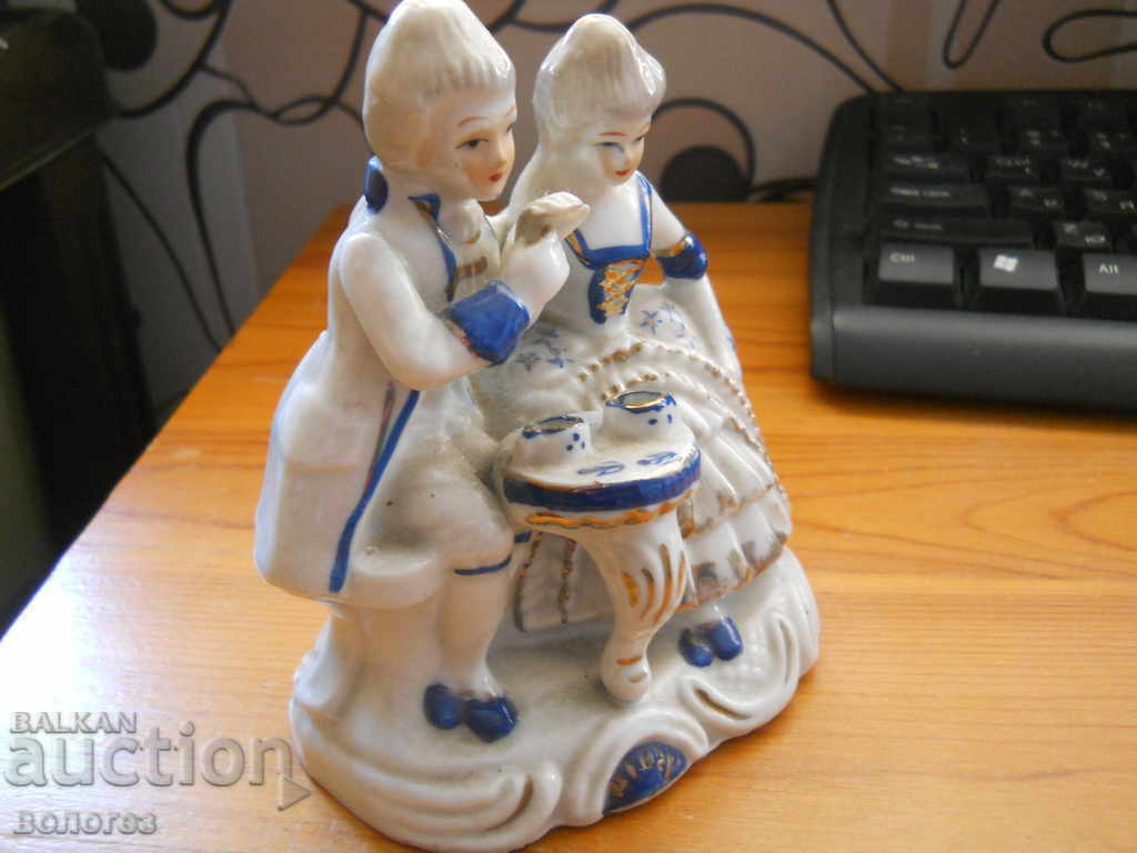 Auction  Porcelain figurine