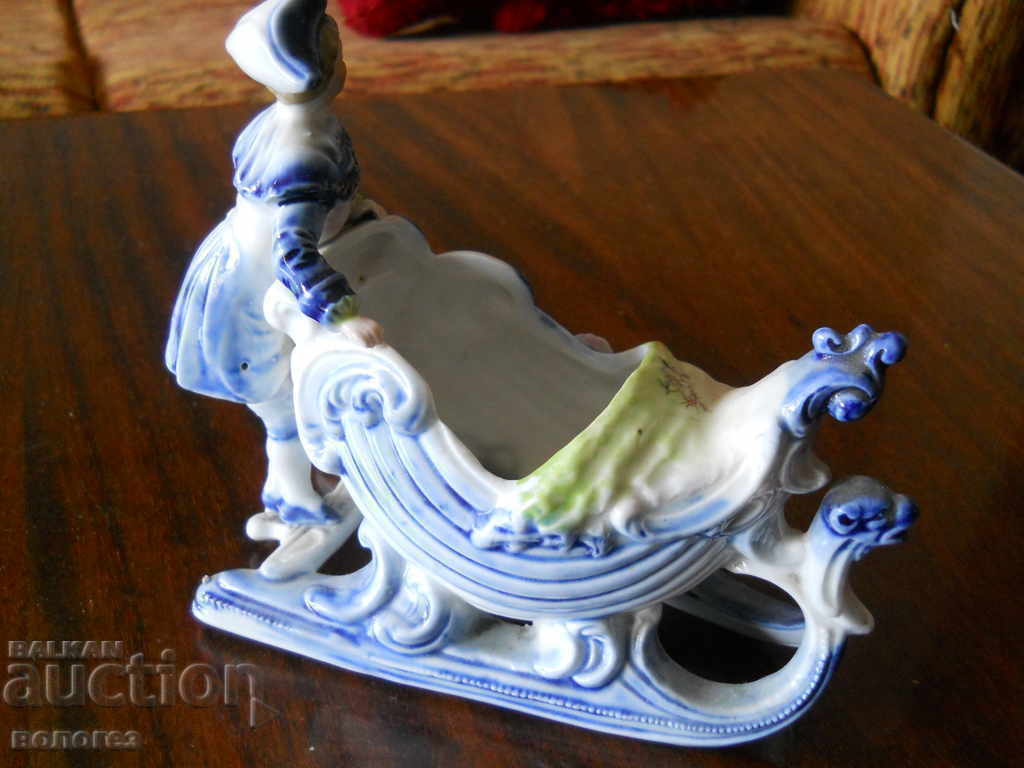 Delivery of Porcelain figurine