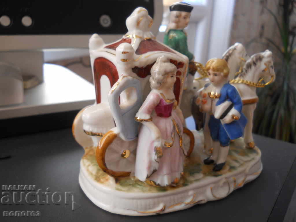 Auction  Porcelain figurine