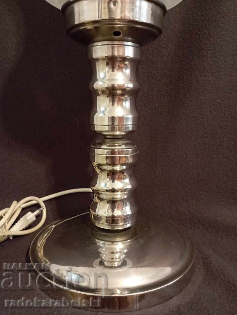 Lampă metalică frumoasă cu abajur din sticlă cu preț € 14.90 | 29.14 BGN