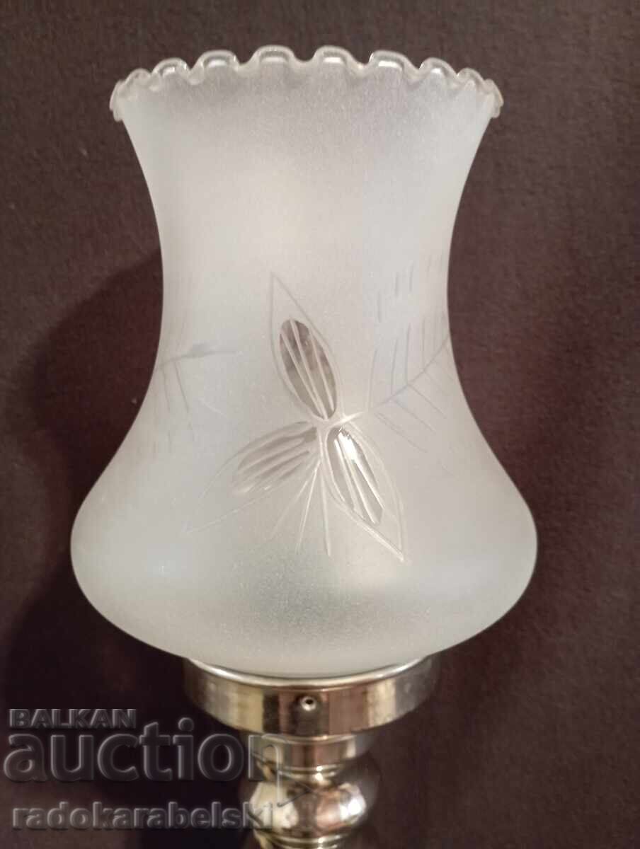Licitație Lampă metalică frumoasă cu abajur din sticlă