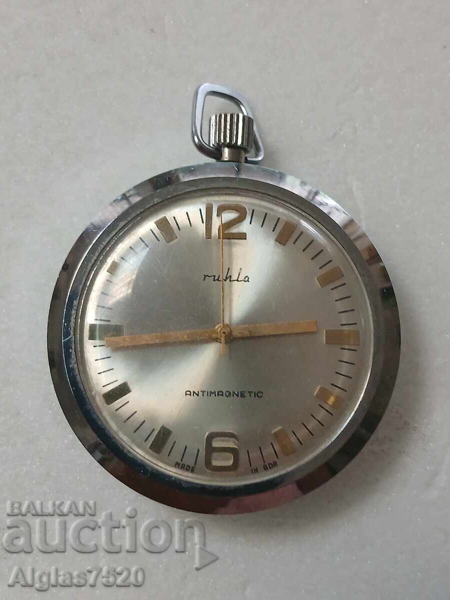 Ceas mecanic "Ruhla antimagnetik"