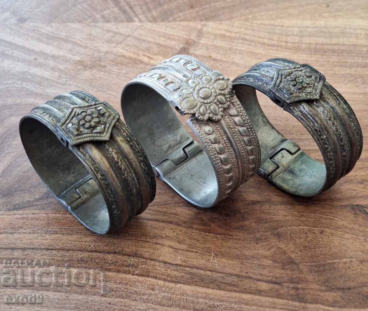Lot Brățări Săcani din perioada Renașterii Naționale / BZC! cu preț € 46.00 | 89.97 BGN Lot Brățări Săcani din perioada Renașterii Naționale / BZC! cu preț € 46.00 | 89.97 BGN