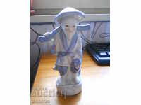 Figurină din porțelan - pescar (China)