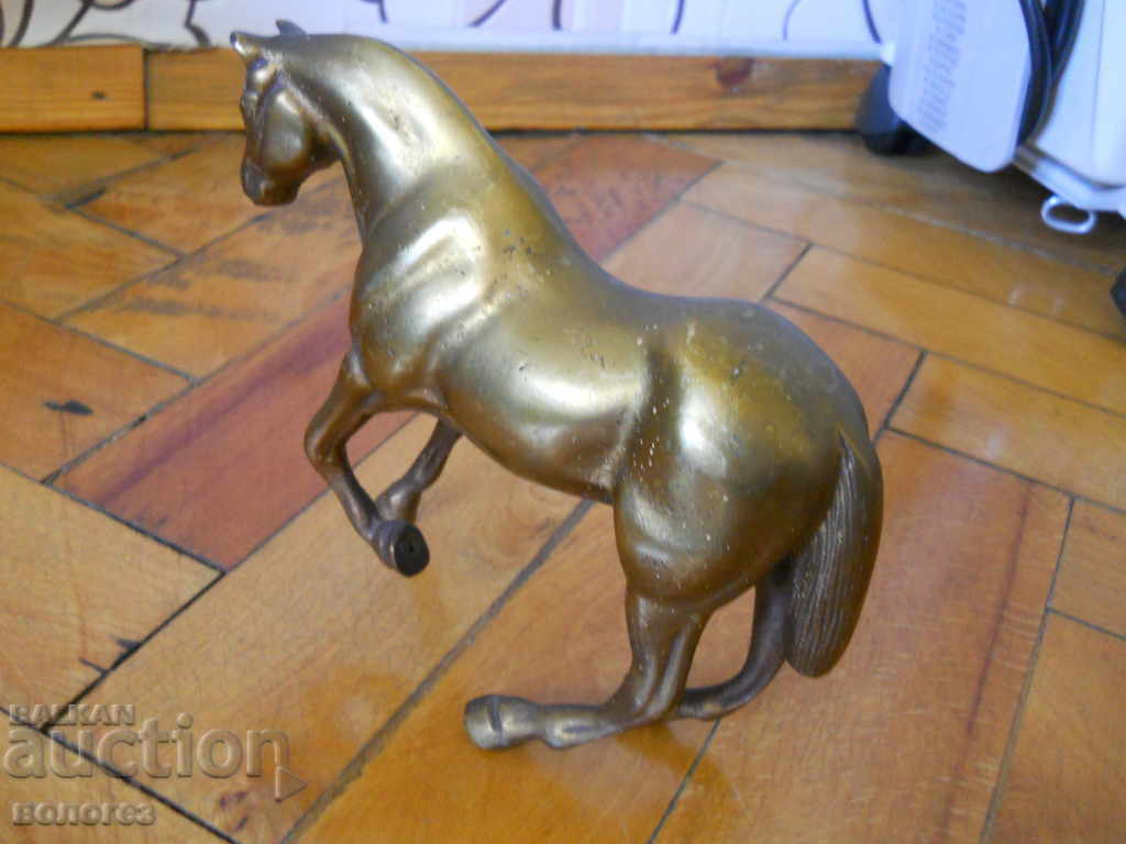 Delivery of Bronze statuette - horse