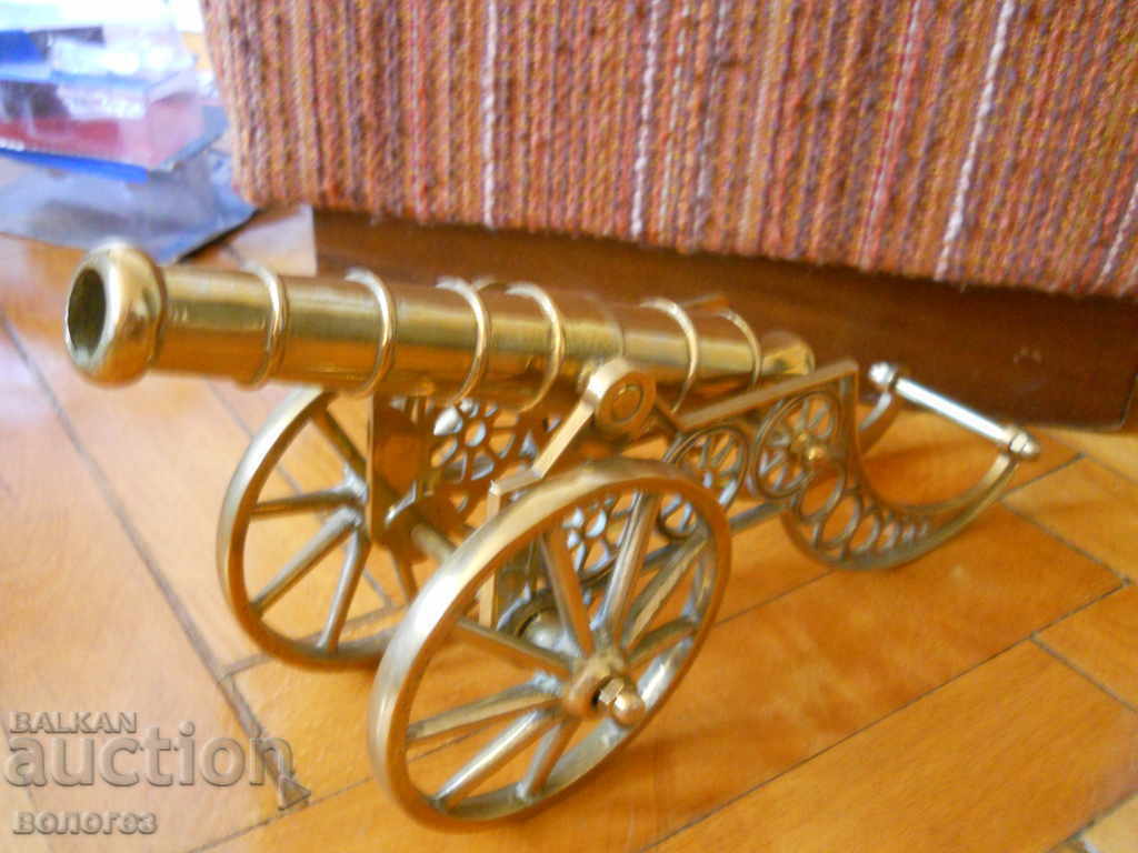 Голямо месингово оръдие с цена € 127.80 | 249.96 лв.