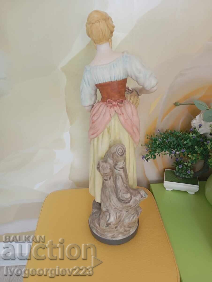 Licitație Statuetă veche din porțelan "Bassano" Licitație Statuetă veche din porțelan "Bassano"