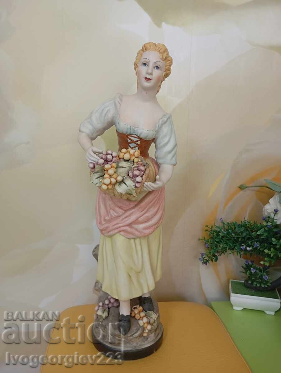 Statuetă veche din porțelan "Bassano" Statuetă veche din porțelan "Bassano"