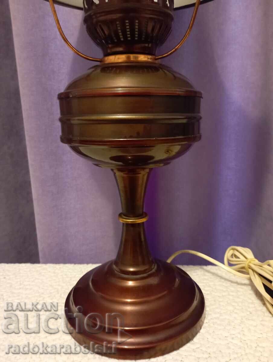 Μεγάλο, παλιό, όμορφο λυχνάρι με λευκό γυάλινο αμπαζούρ με τιμή € 34.90 | 68.26 BGN