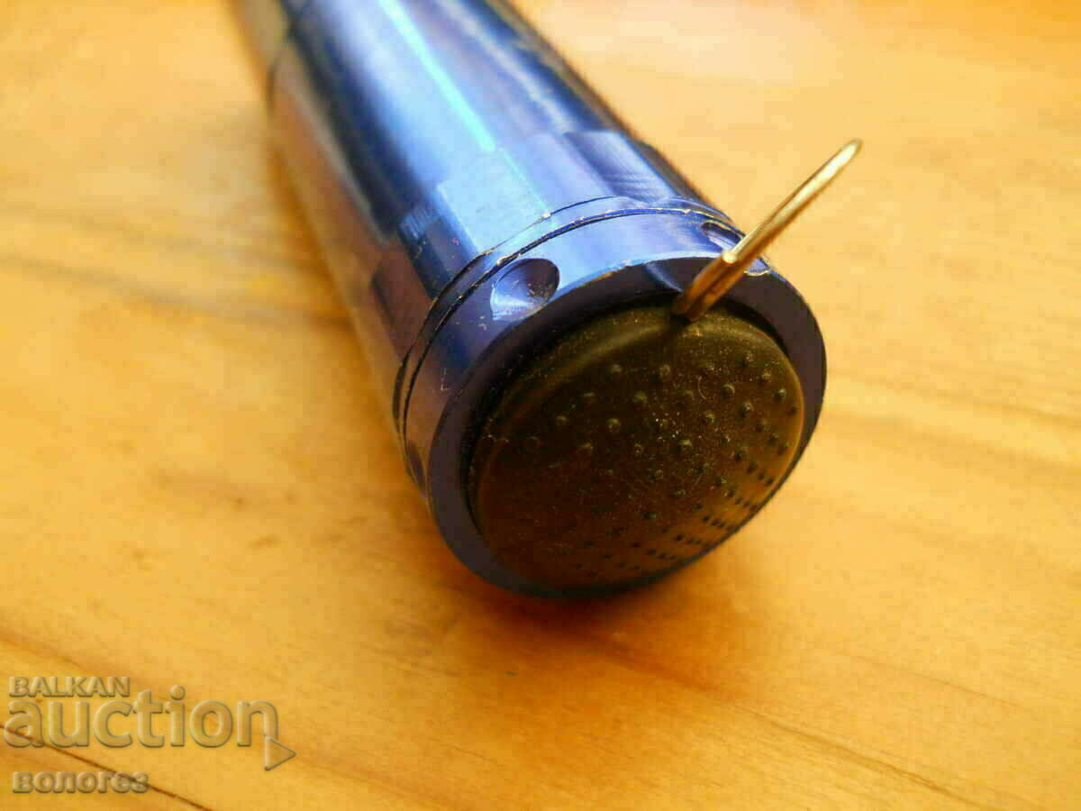 Auction  Flashlight with rechargeable batteries