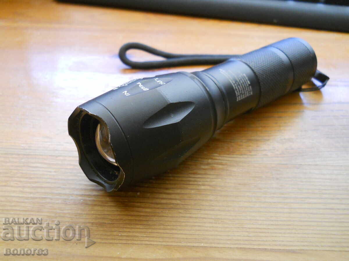 Παράδοση Ισχυρό LED φακός "Tac Light"