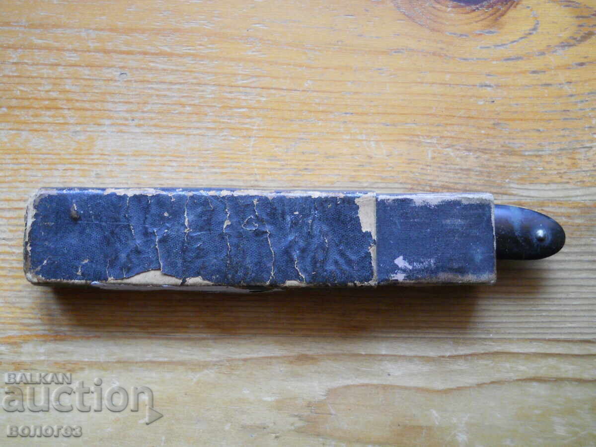 Delivery of Vintage Razor "Crown Swords" - UK