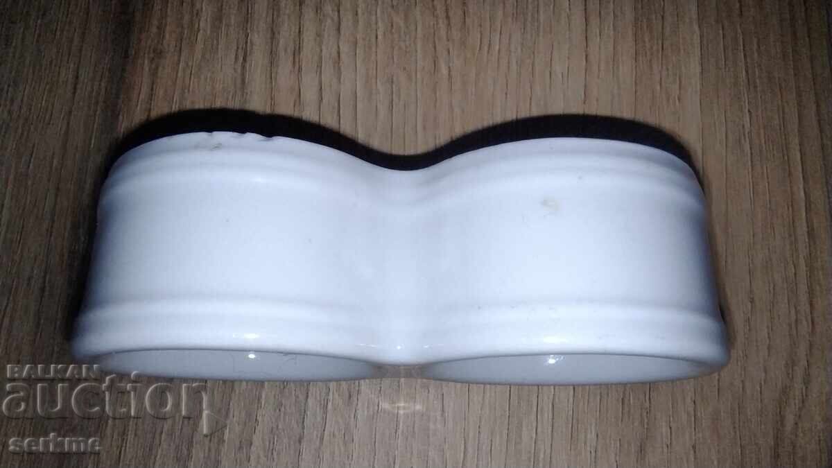 Licitație Agitator de sare din portelan Licitație Agitator de sare din portelan