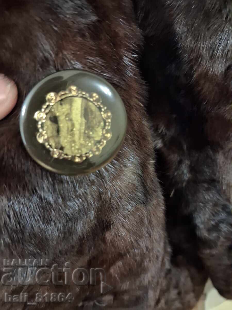 Licitație Palton din blană naturală de nurcă Licitație Palton din blană naturală de nurcă