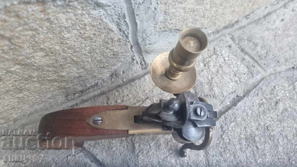 Кремъчен пистолет запалка. Уникат. с цена € 150.00 | 293.38 лв.