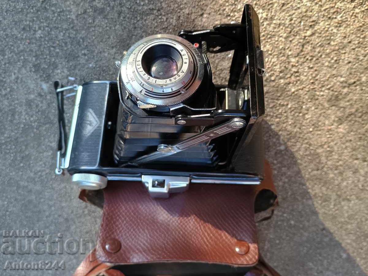 Стар немски фотоапарат.